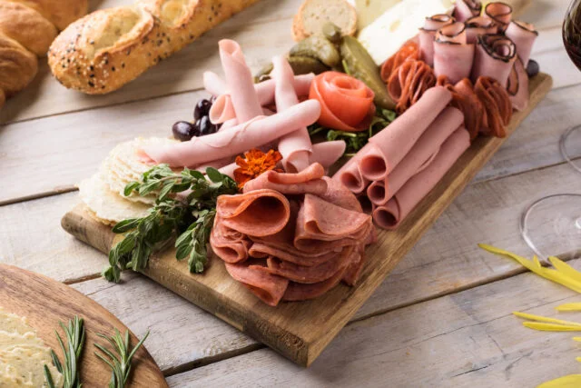 Technique de saumurage artisanale ! Salami